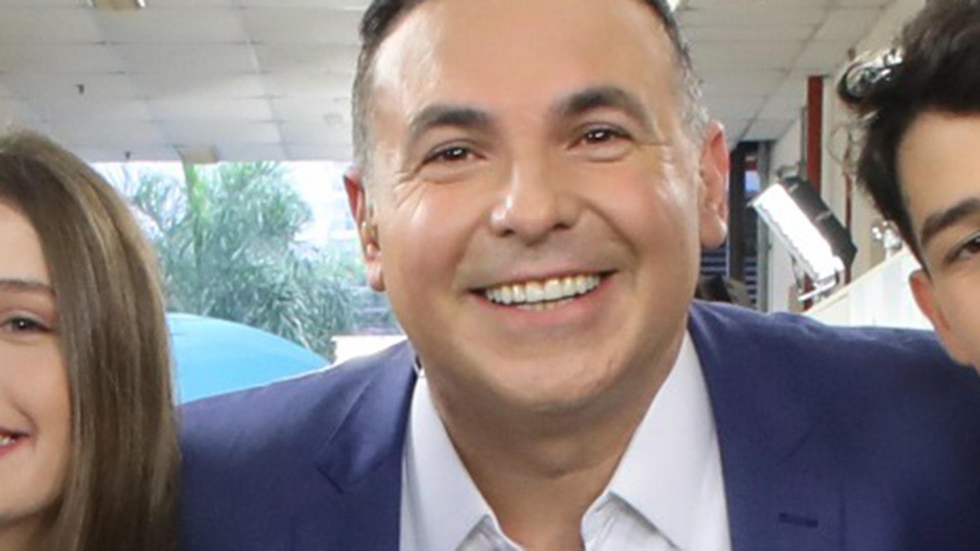 Reinaldo Gottino faz rara aparição com os filhos na TV