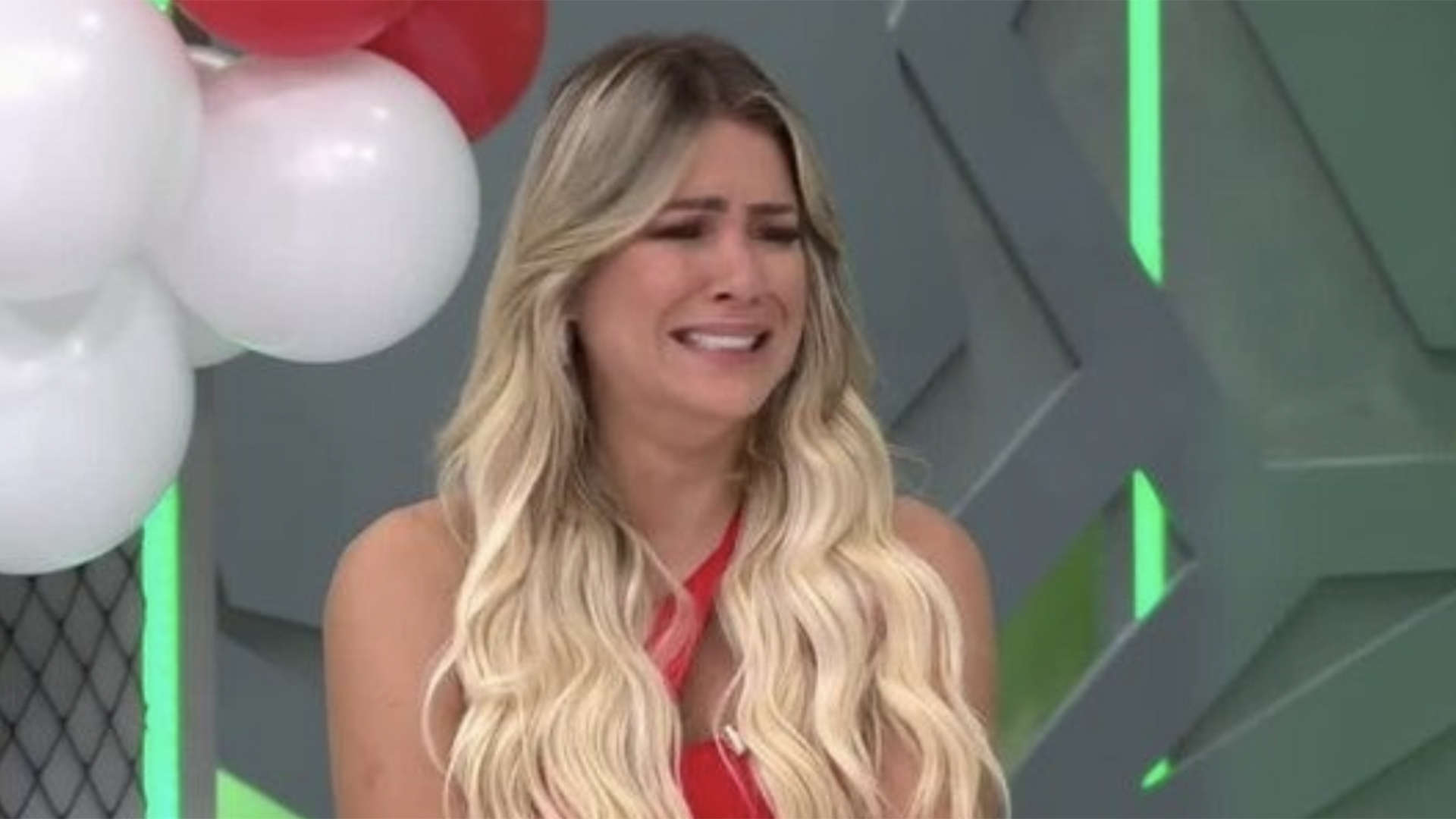 Renata Fan cai no choro durante o Jogo Aberto na TV: ‘Não é fácil’