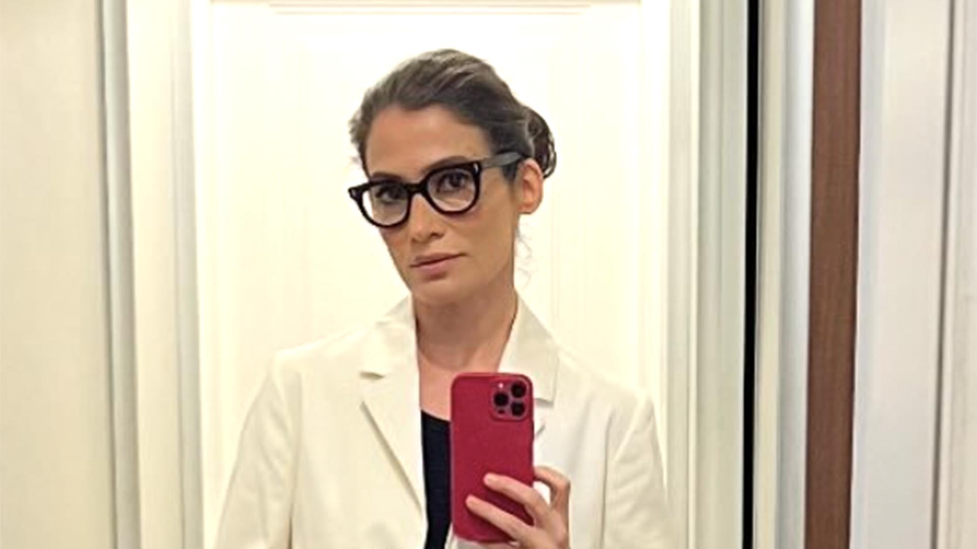 Quem é quem? Renata Vasconcellos surge com a irmã gêmea em folga do Jornal Nacional