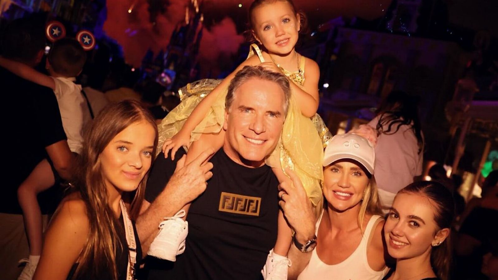 Roberto Justus reforça amor pela família durante viagem aos EUA: ‘O grande valor da vida’
