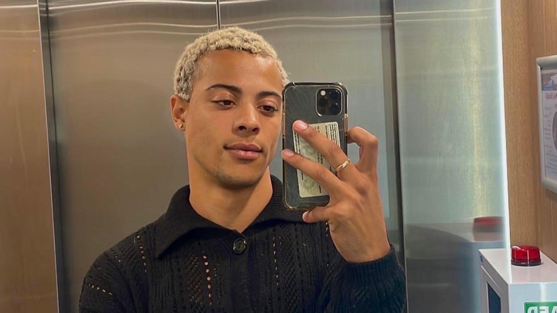 Atleta Sasha Zhoya é autorizado a usar saia na abertura das Olimpíadas