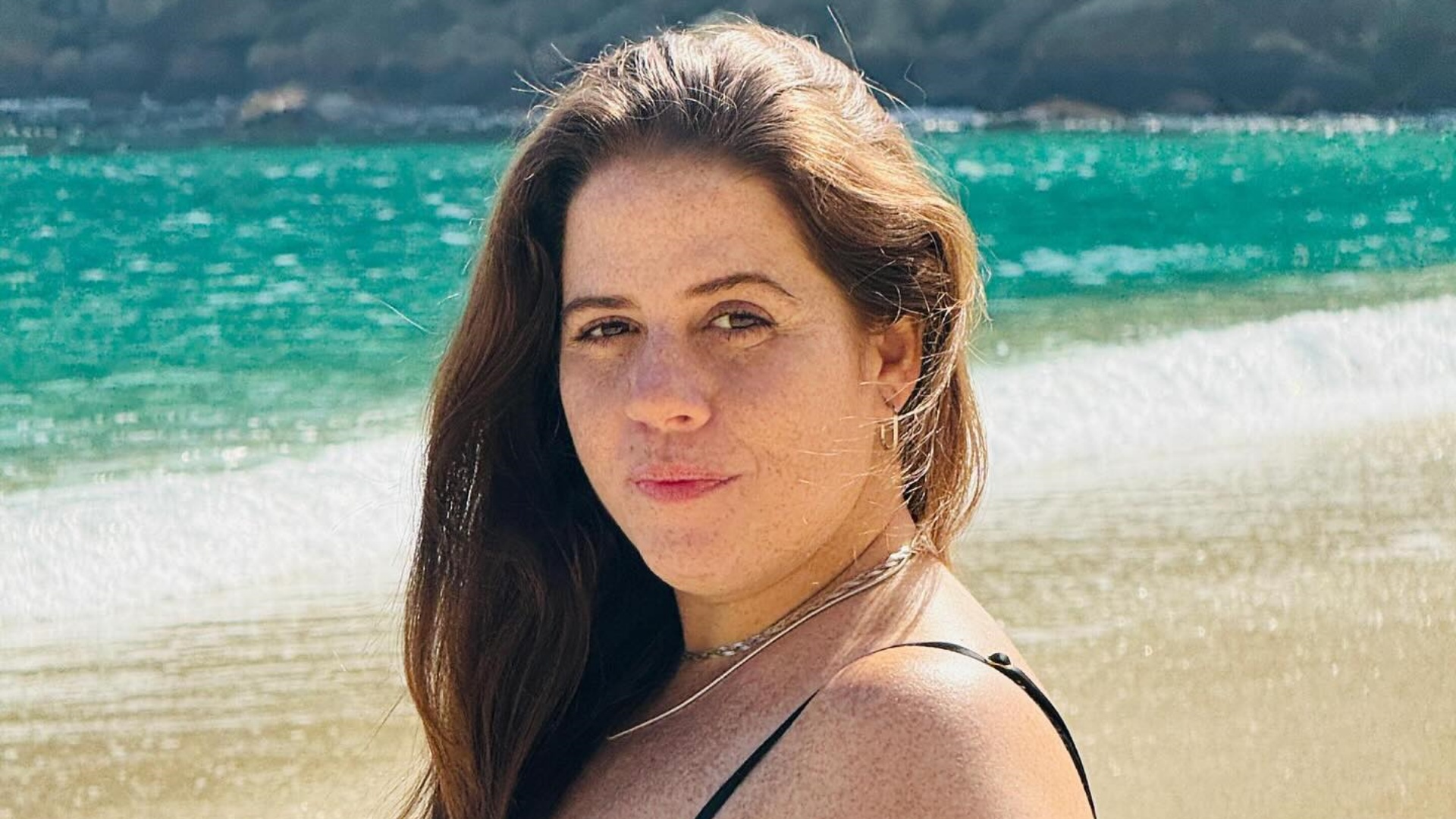 Tati Machado chama atenção ao exibir corpaço em dia de praia: “Tão linda”