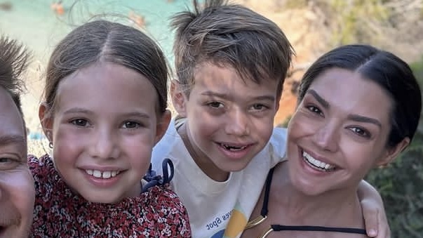 Thais Fersoza compartilha fotos antigas e mostra semelhança com os filhos