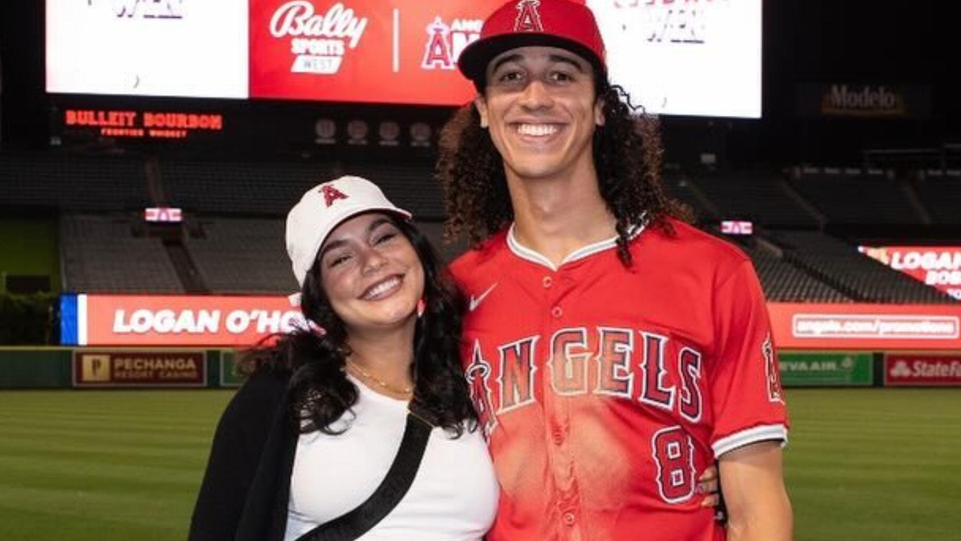 Vanessa Hudgens lamenta vazamento de fotos após nascimento do filho