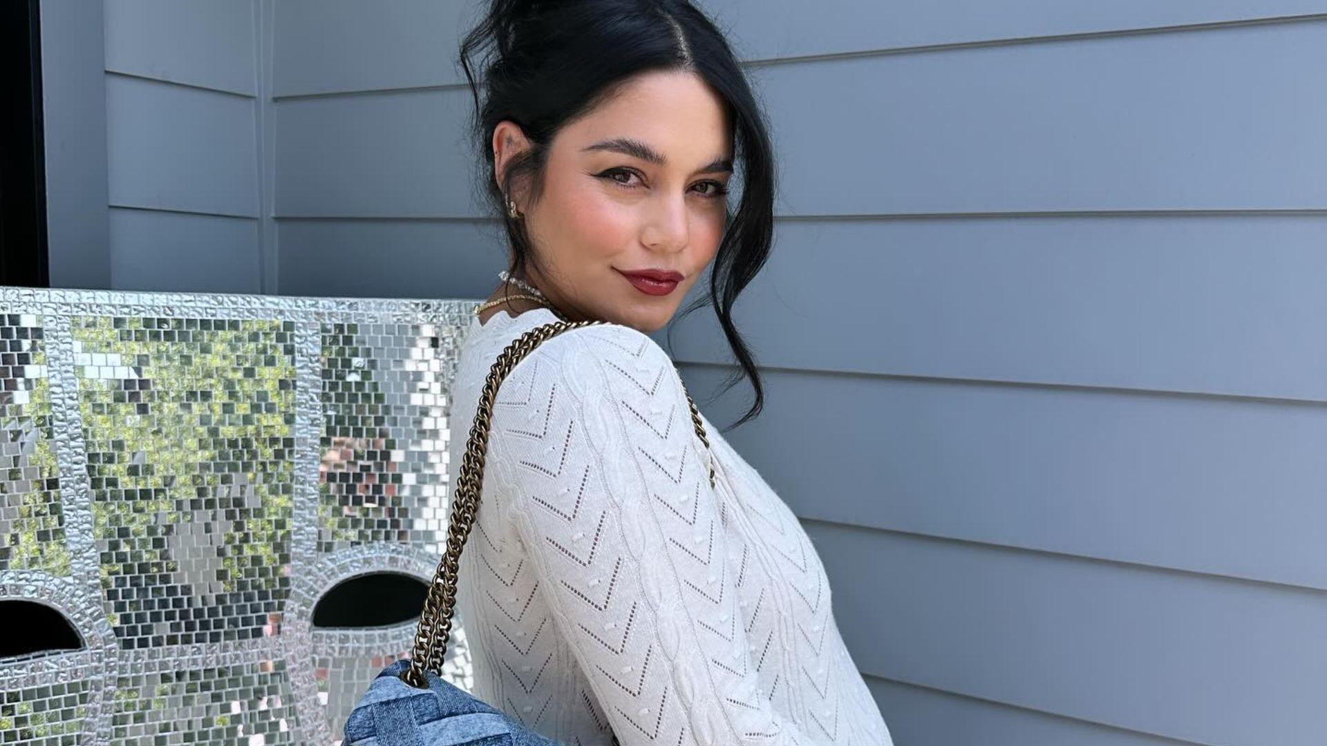 Vanessa Hudgens dá à luz primeiro filho com Cole Tucker