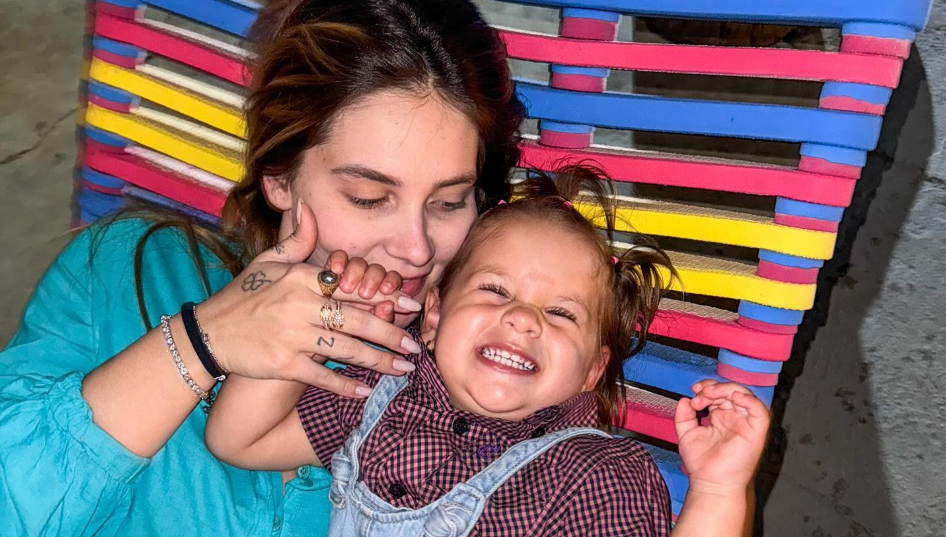 Virginia Fonseca encanta seguidores com clique de Maria Flor na fazenda
