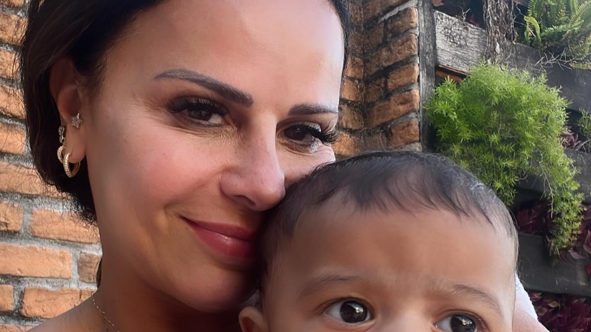 Viviane Araújo encanta ao postar cliques antigos do filho: “Que lindo”