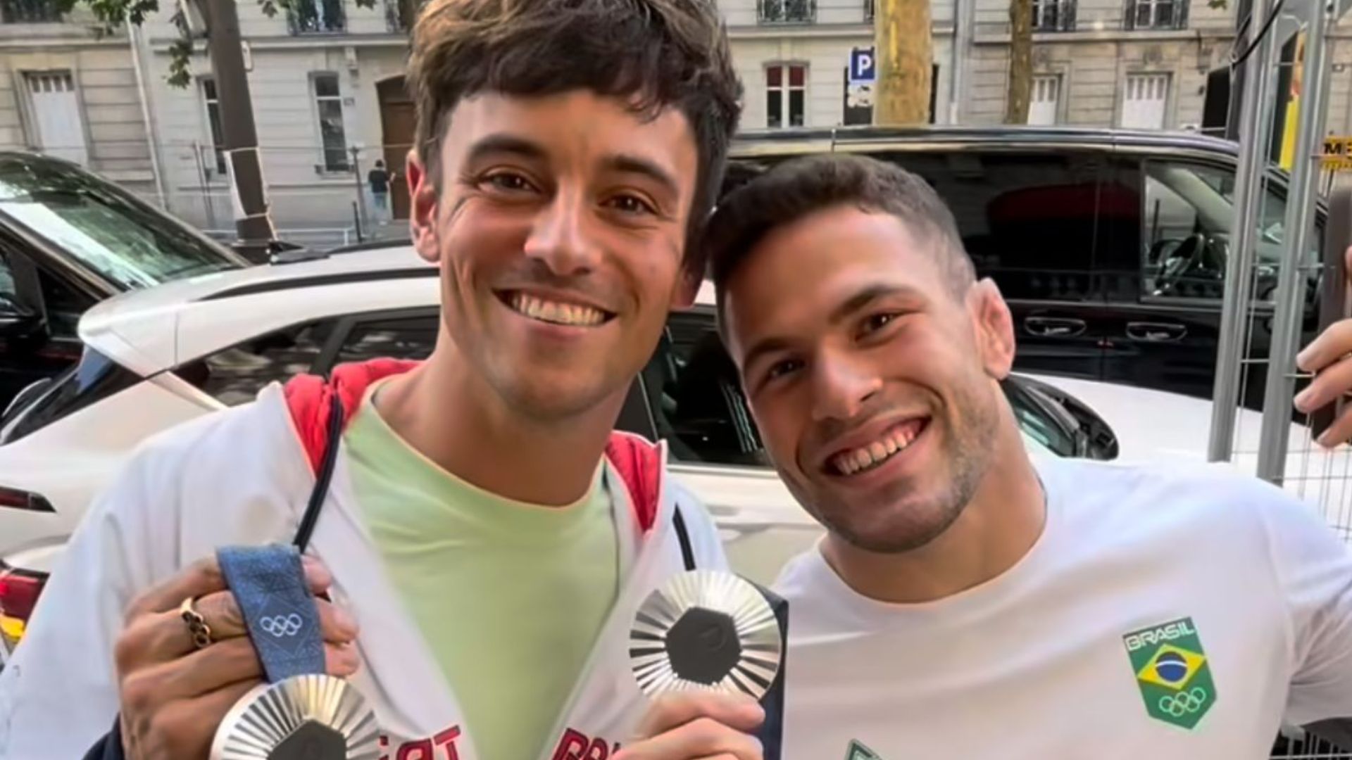 Judoca brasileiro derrete web ao fazer pedido inusitado para saltador Tom Daley