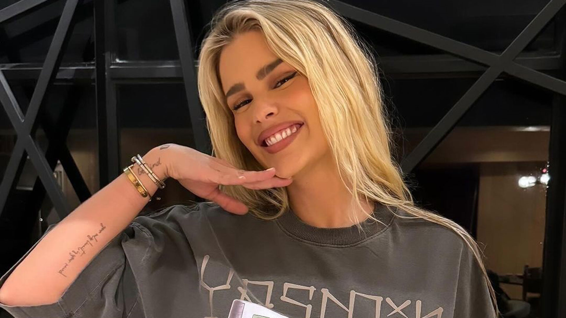Yasmin Brunet esbanja talento e desenvoltura em aula de dança