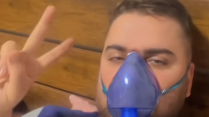 Zé Neto mostra repouso em recuperação de pneumonia: “Domingou”