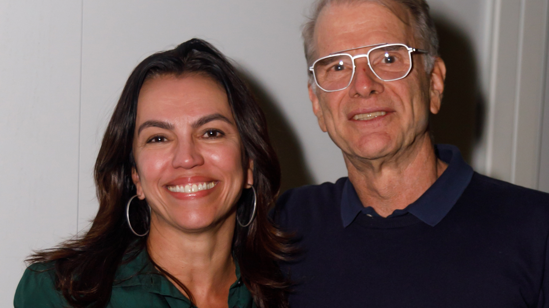 Ana Paula Araujo e Bernardinho assumem o namoro em evento