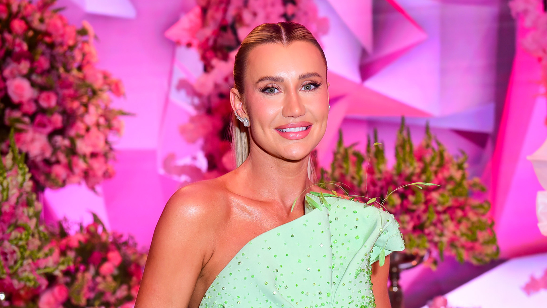 Madrasta de Rafaella Justus, Ana Paula Siebert exibe look sofisticado em festa