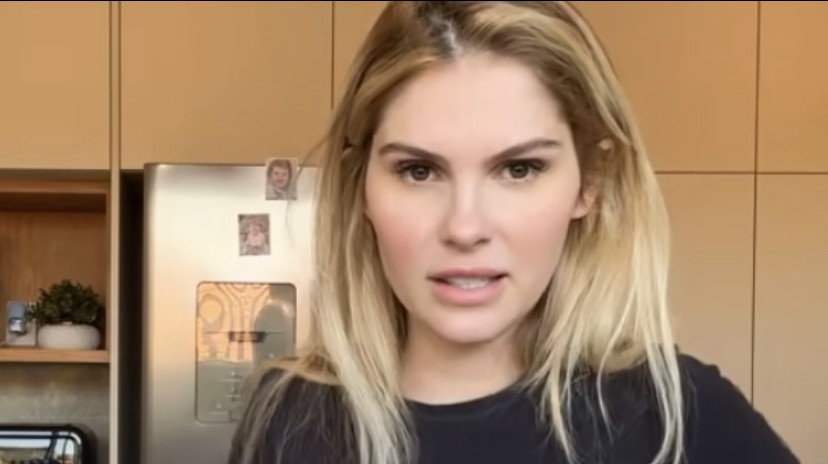 Dois meses após cirurgias plásticas, Bárbara Evans mostra resultado de lipo