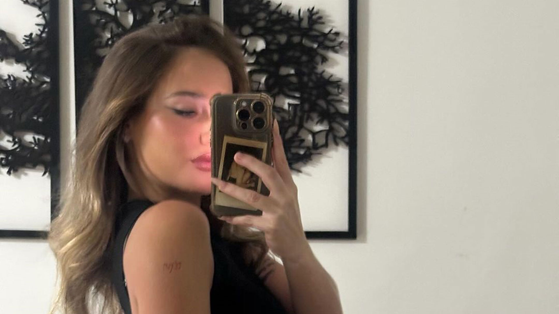 Bruna Griphao mostra marquinha de biquíni e recebe elogios