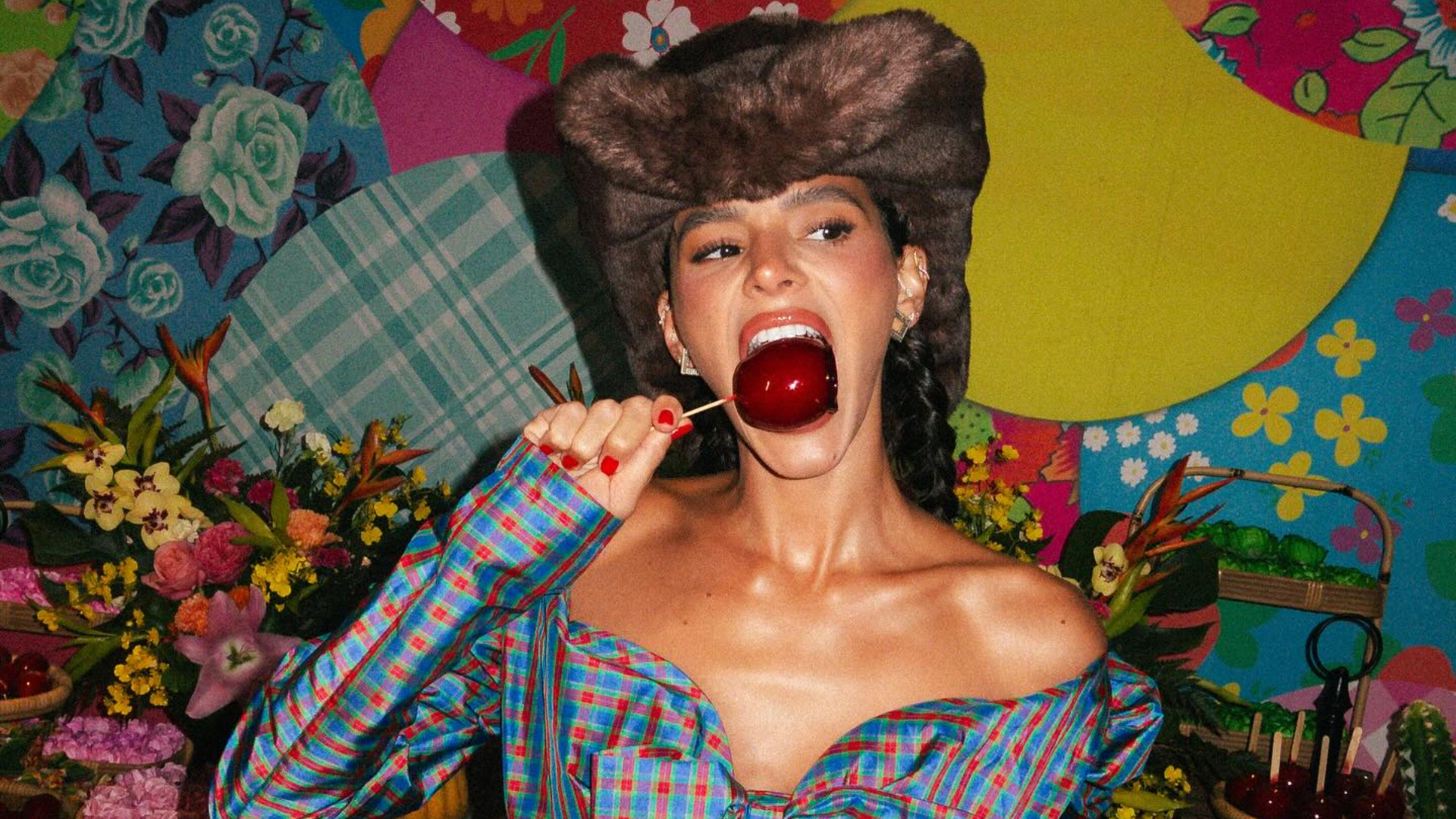 Bruna Marquezine abre álbum de aniversário: ‘Festa Junina todo mês’