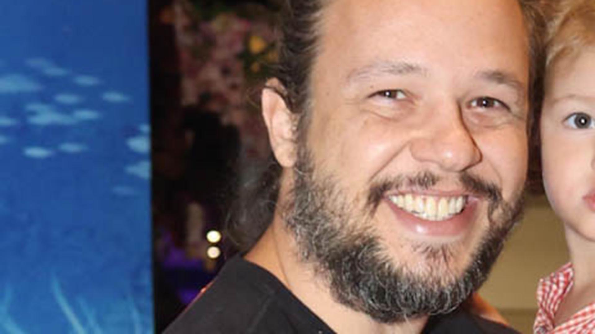 Bruno, do KLB, faz rara aparição com os dois filhos e a esposa