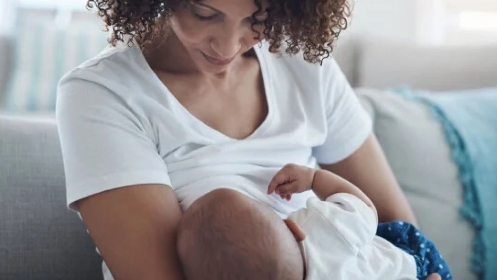 Por que amamentar diminui as chances de desenvolver câncer de mama? Entenda