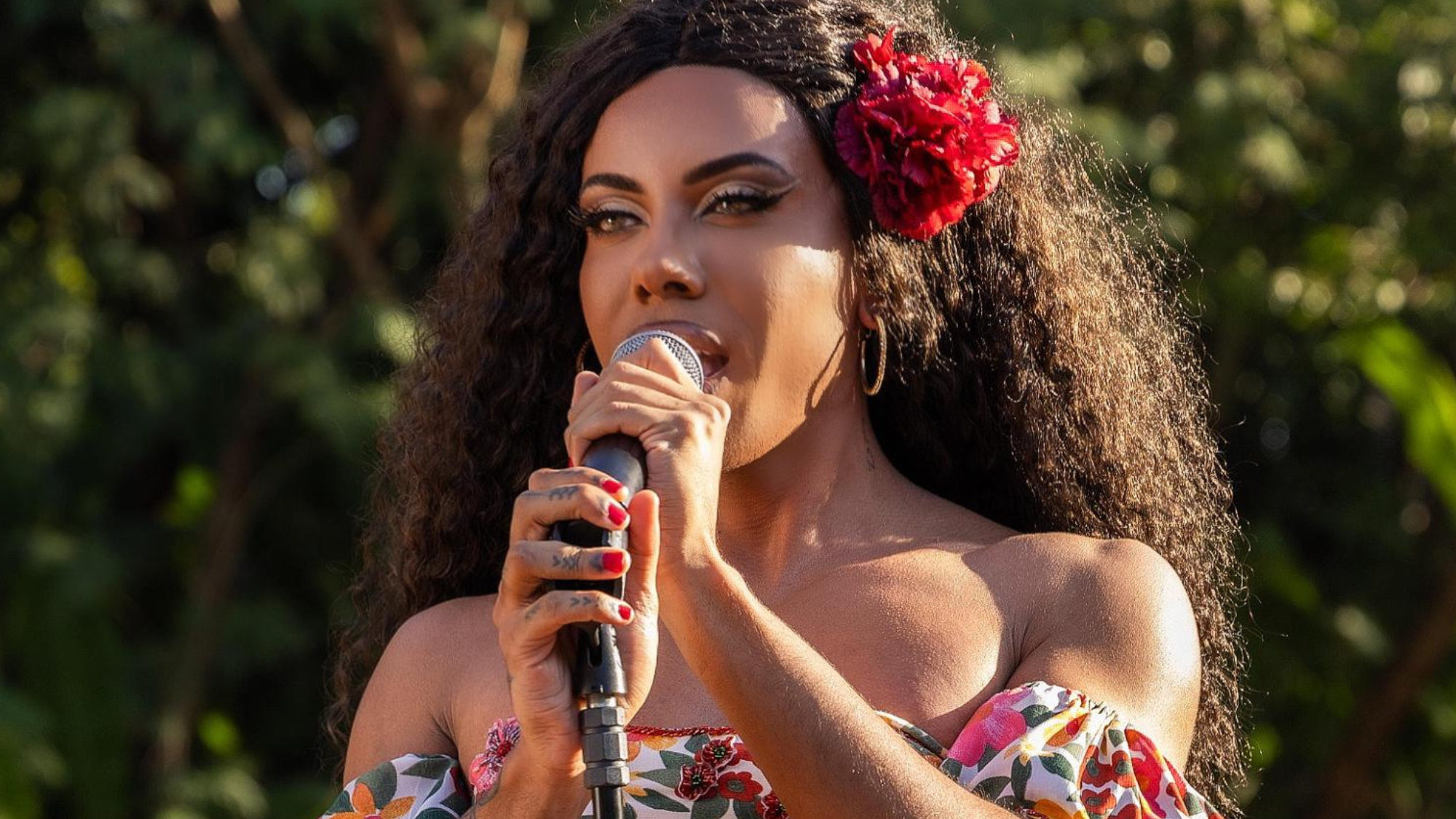 Bianca DellaFancy ganha destaque em Renascer com performance musical: ‘Educar e conscientizar’
