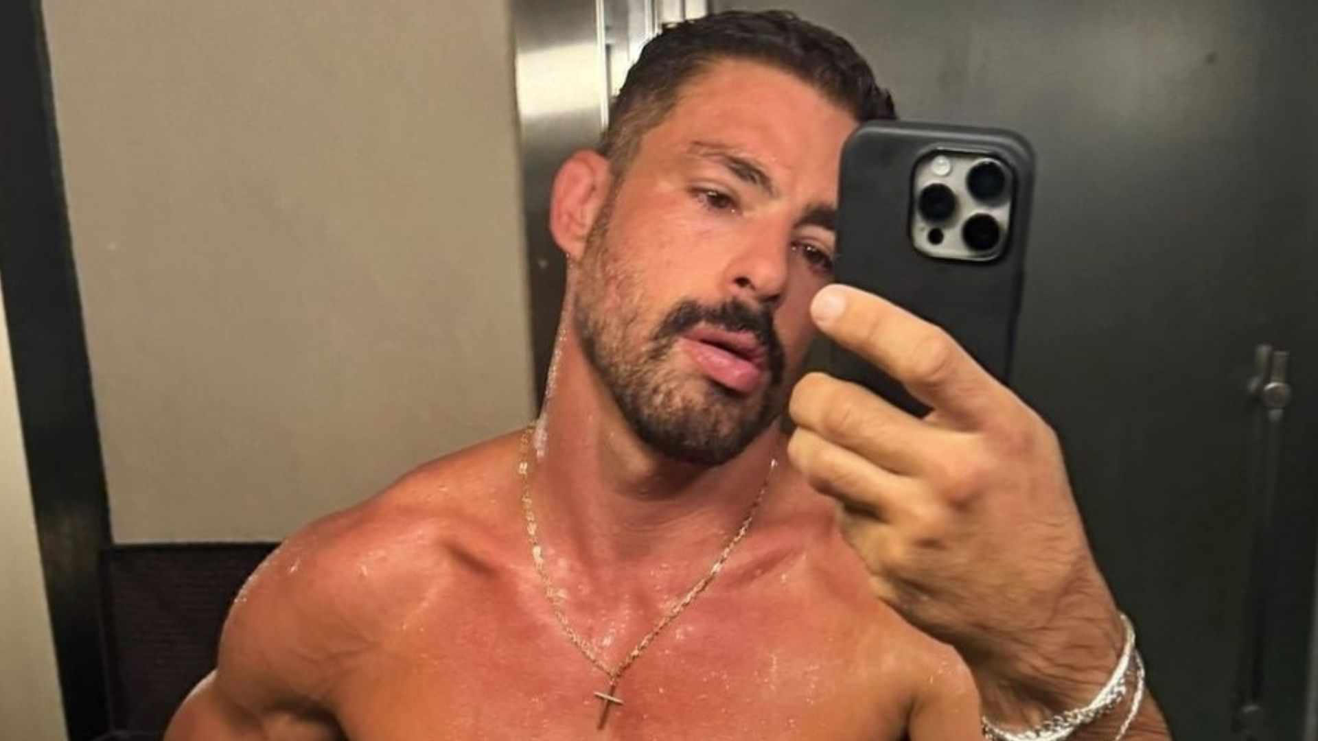 Cauã Reymond choca ao exibir situação de seu corpo atual: ‘Que isso?’
