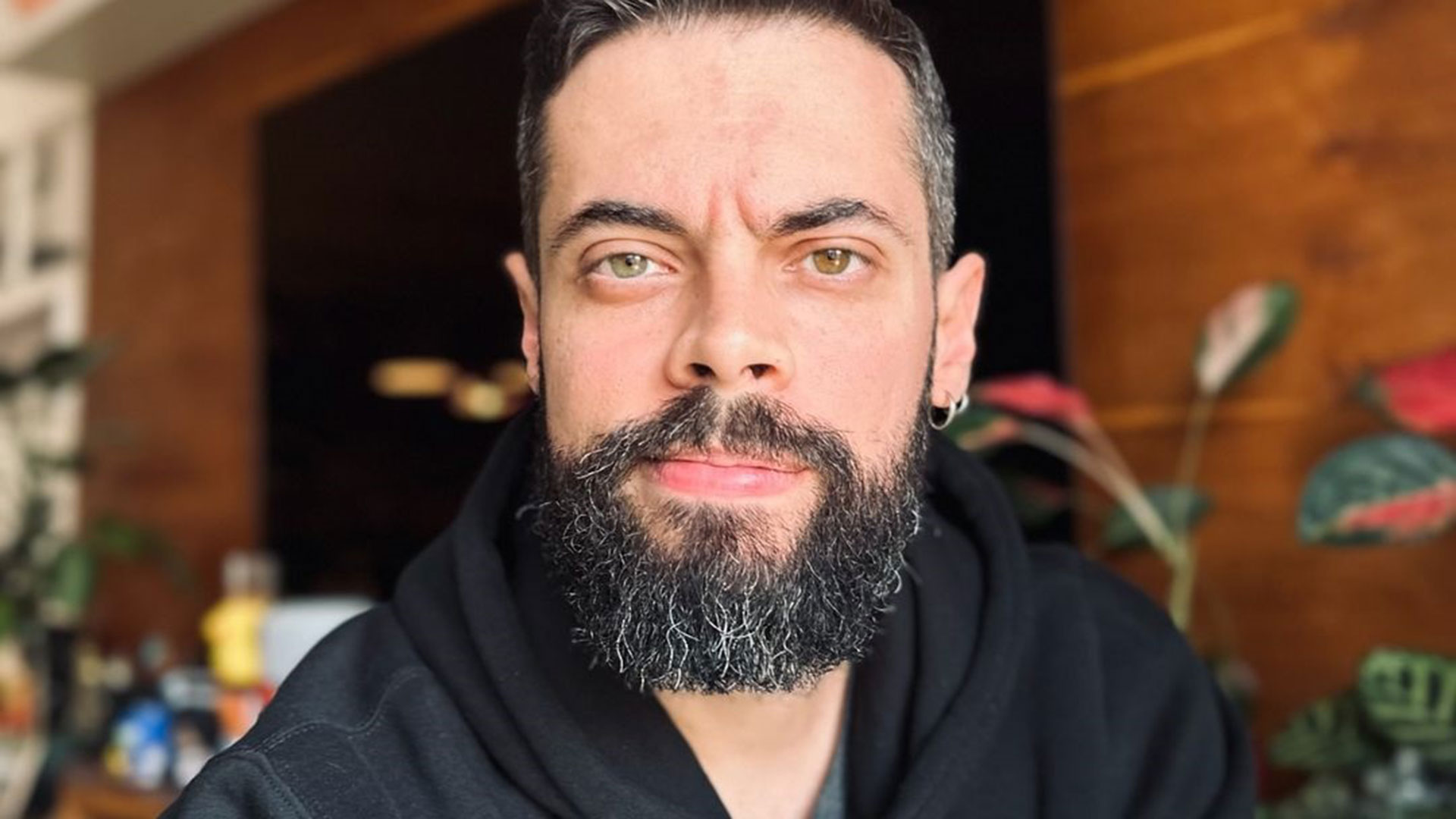 Cauê Fabiano retorna às redes sociais após morte do pai e faz desabafo