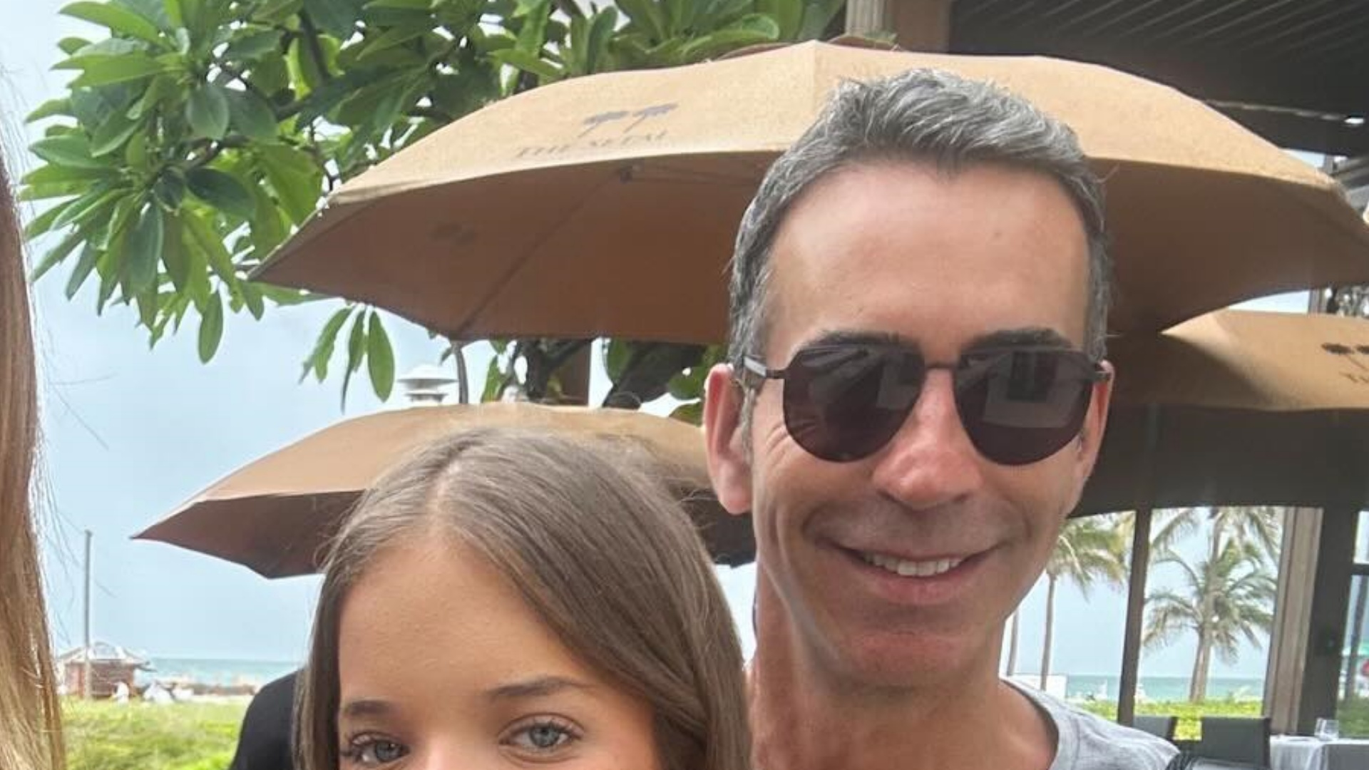De férias, Cesar Tralli encanta ao postar foto com a família