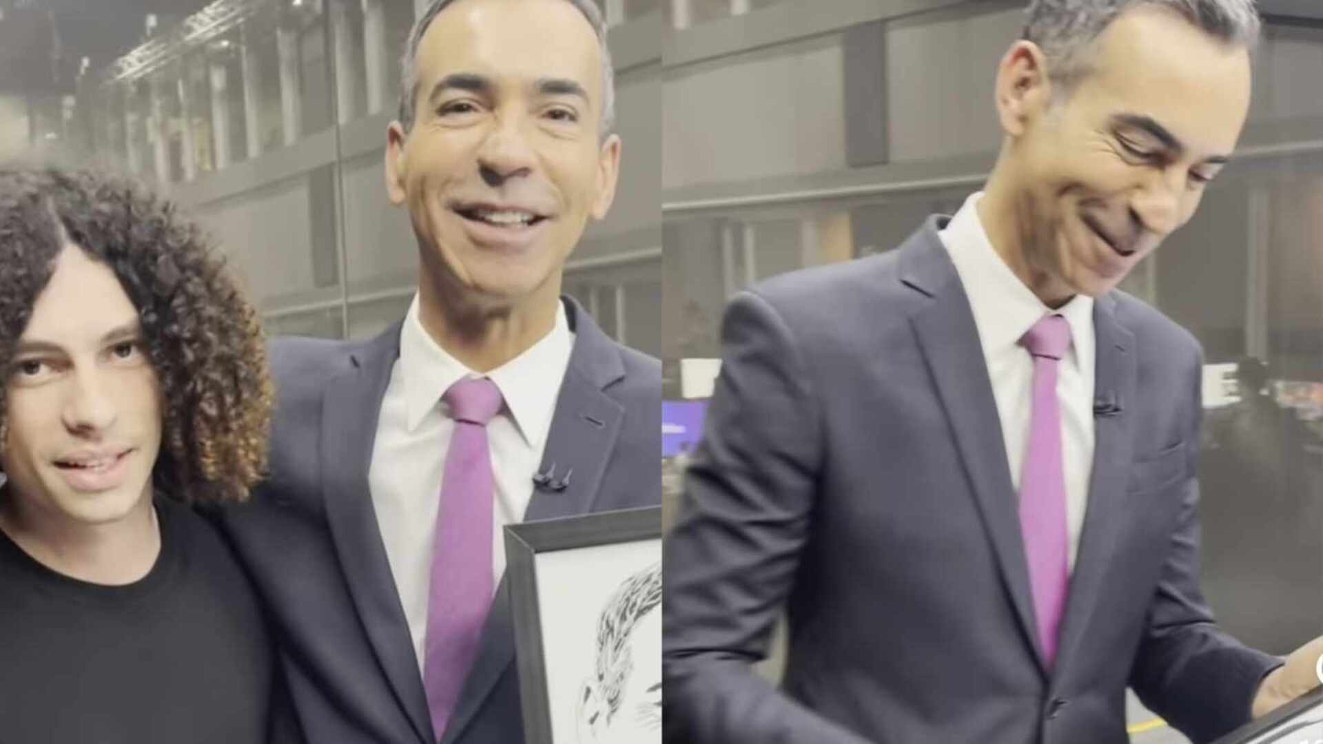 Cesar Tralli é surpreendido com presente personalizado no jornal: ‘Boa’