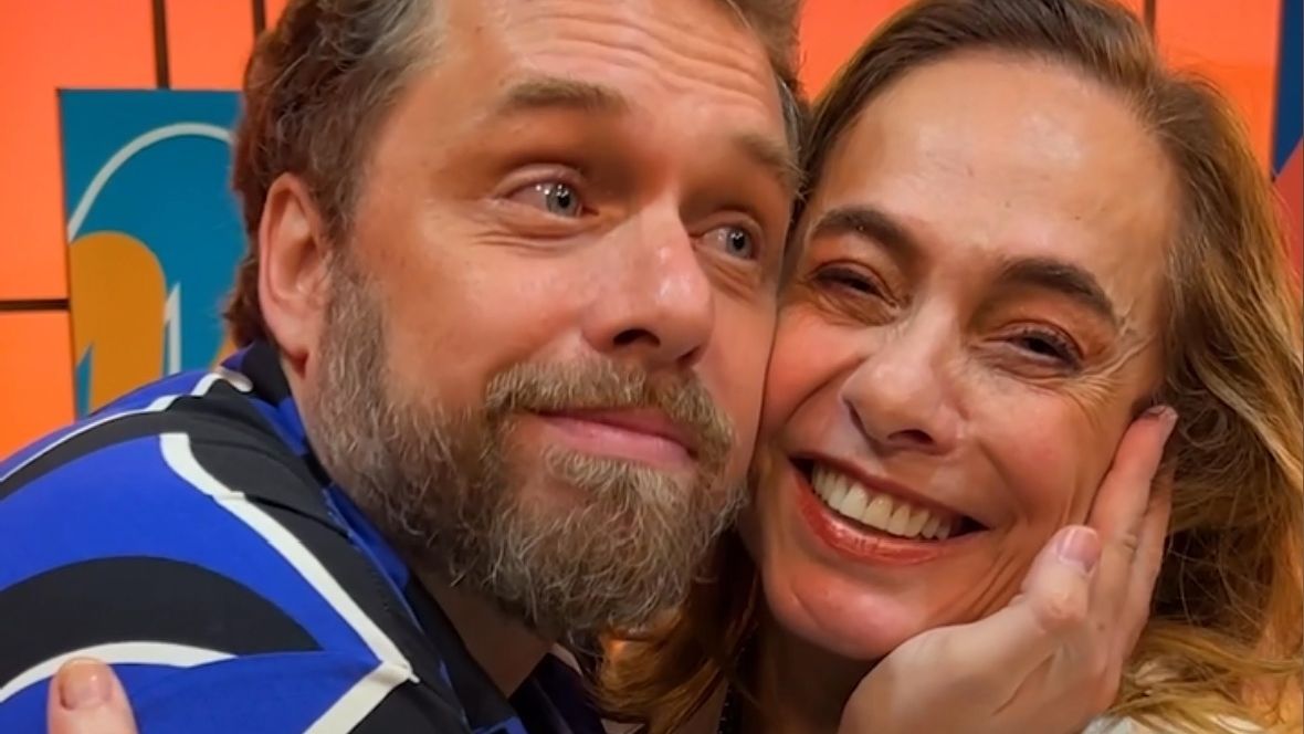 João Velho encerra temporada como diretor de peça com apoio da mãe, Cissa Guimarães
