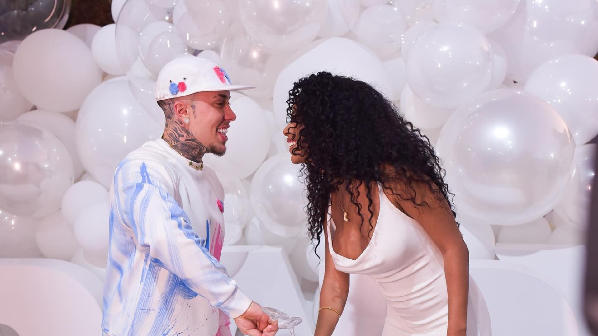 À espera do primeiro filho, MC Daniel faz declaração para Lorena Maria e se emociona