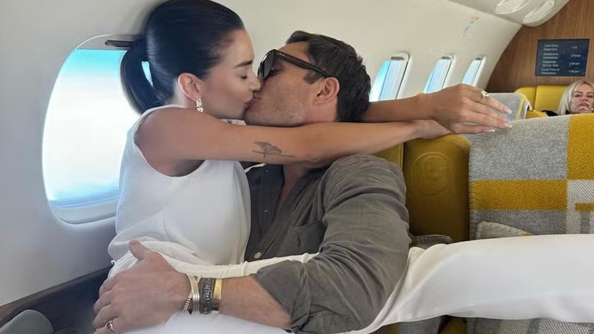 Astro de Gossip Girl, Ed Westwick se casa em cerimônia intimista