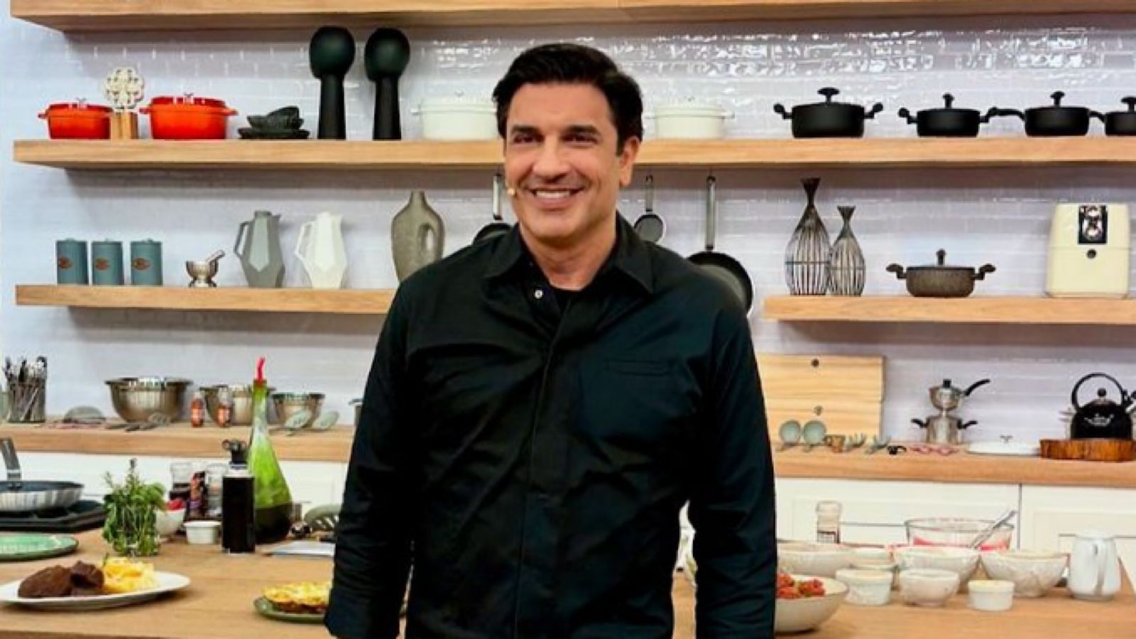Edu Guedes avalia estreia de novo programa na RedeTV!: ‘Começou com o pé direito’