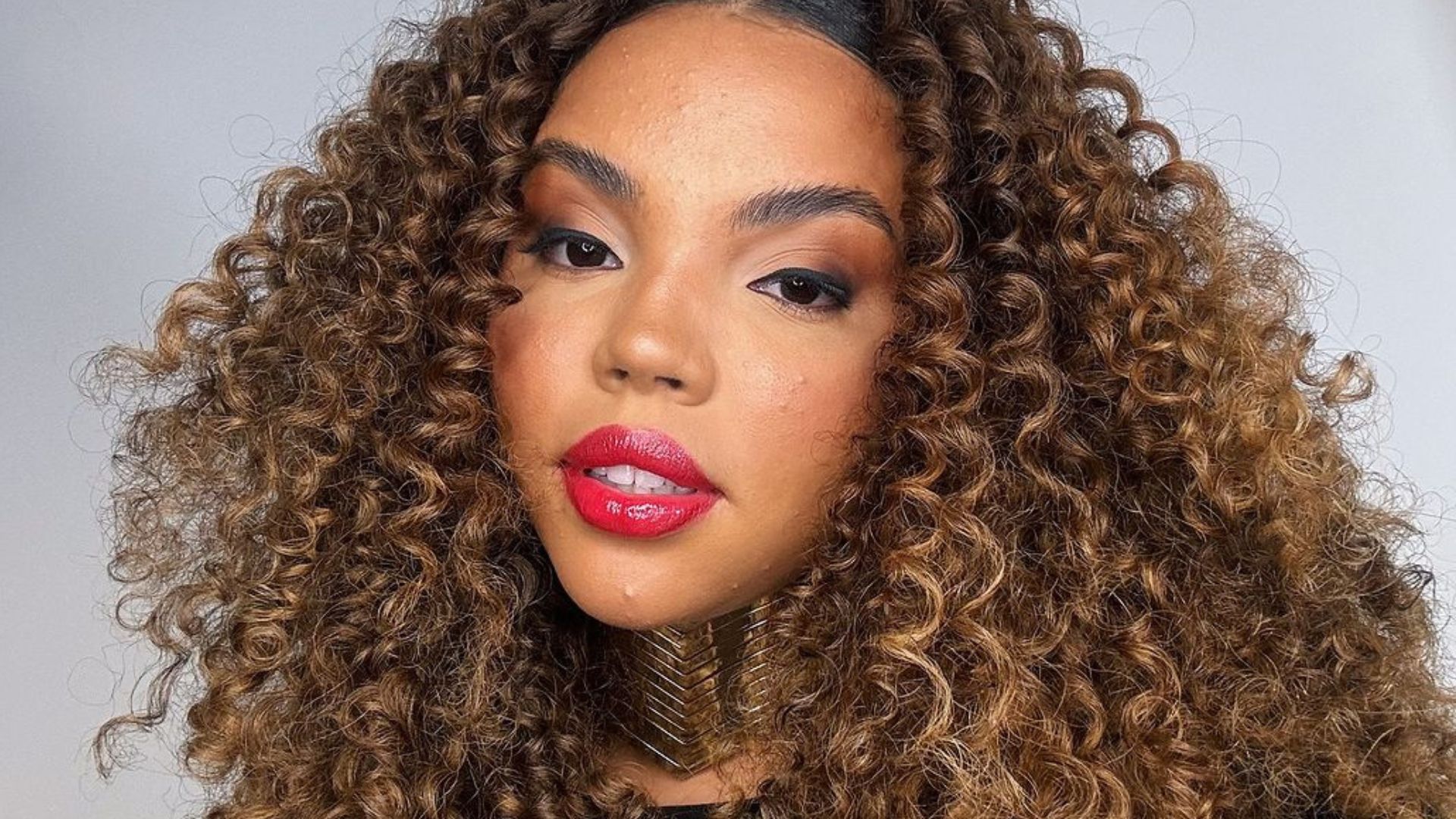 Ex-BBB Giovanna Pitel renova contrato com a Globo e celebra: ‘Conquista’