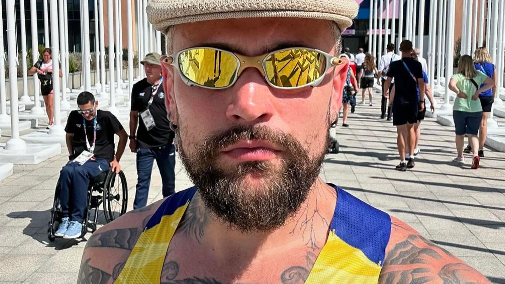 Ex-BBB Vinicius chega em Paris para participar dos Jogos Paralímpicos