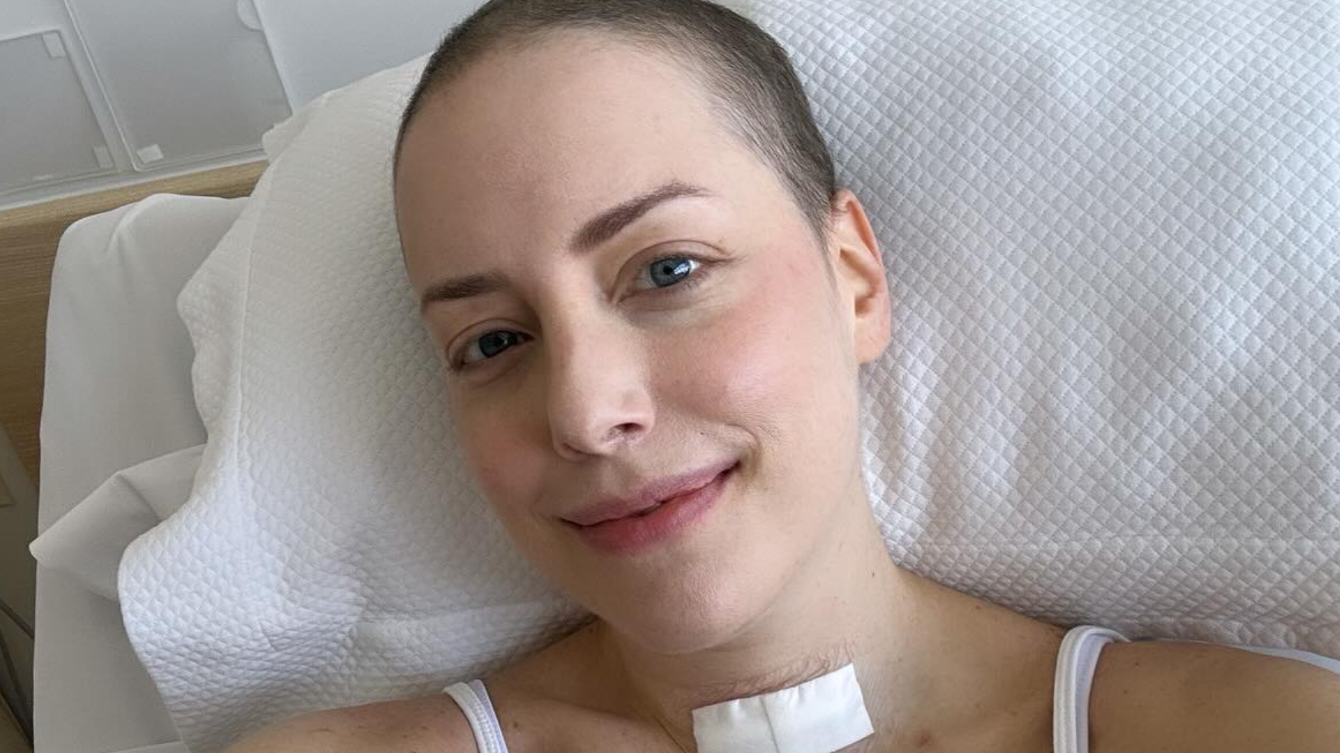 Após reencontro, Fabiana Justus mantém distância da irmã para comer: ‘Como rei e rainha’