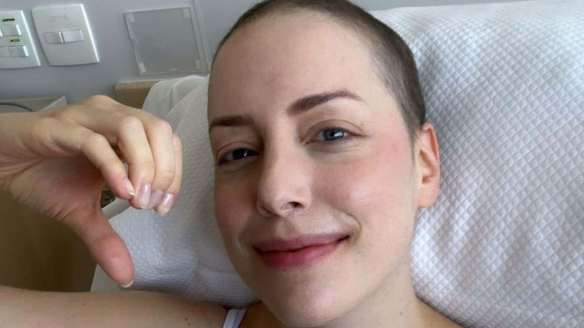 Fabiana Justus aparece após cirurgia e mostra local da cicatriz