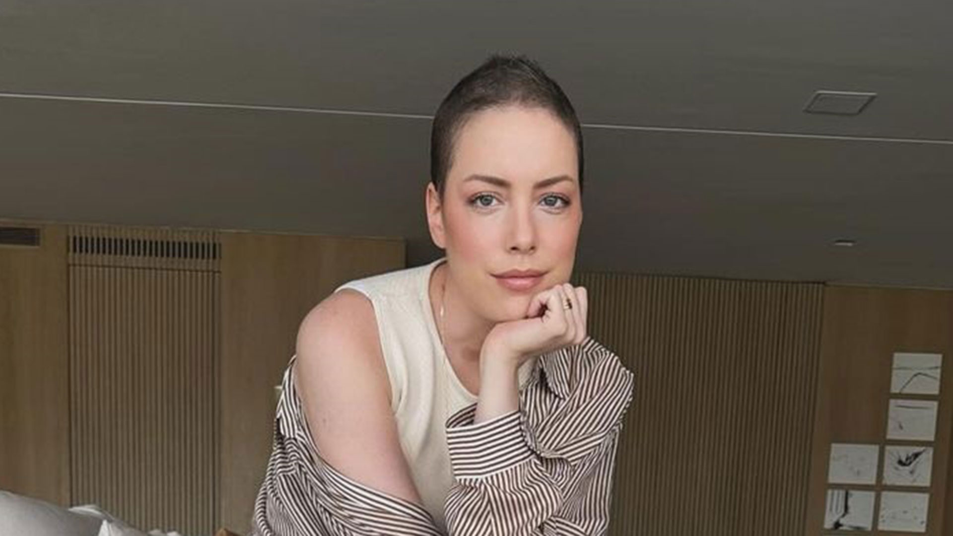 Fabiana Justus adere a novo penteado e brinca sobre crescimento do cabelo