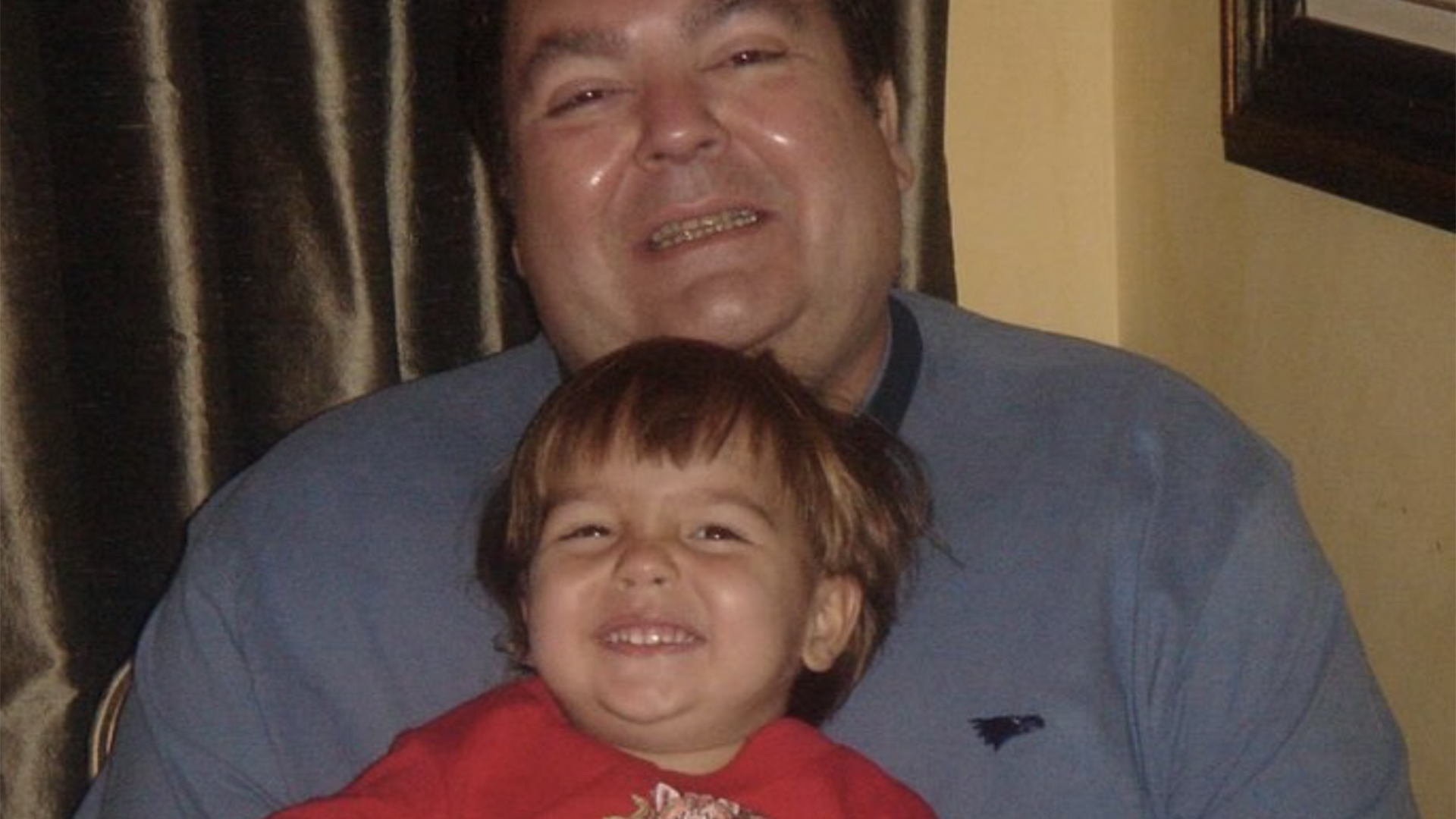 Filho de Faustão abre álbum de fotos raras com o pai