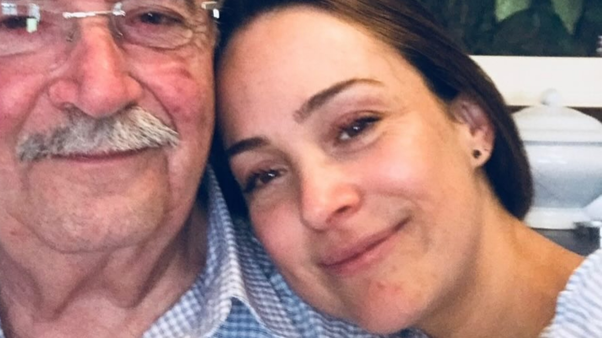 Gabriela Duarte divide cliques raros no aniversário do pai: “Cara mais legal”