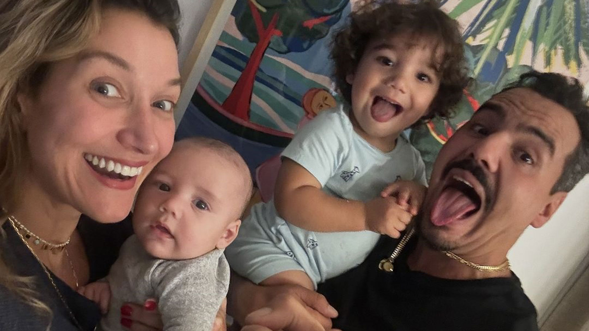 Gabriela Pugliesi encanta ao celebrar seis meses do filho caçula