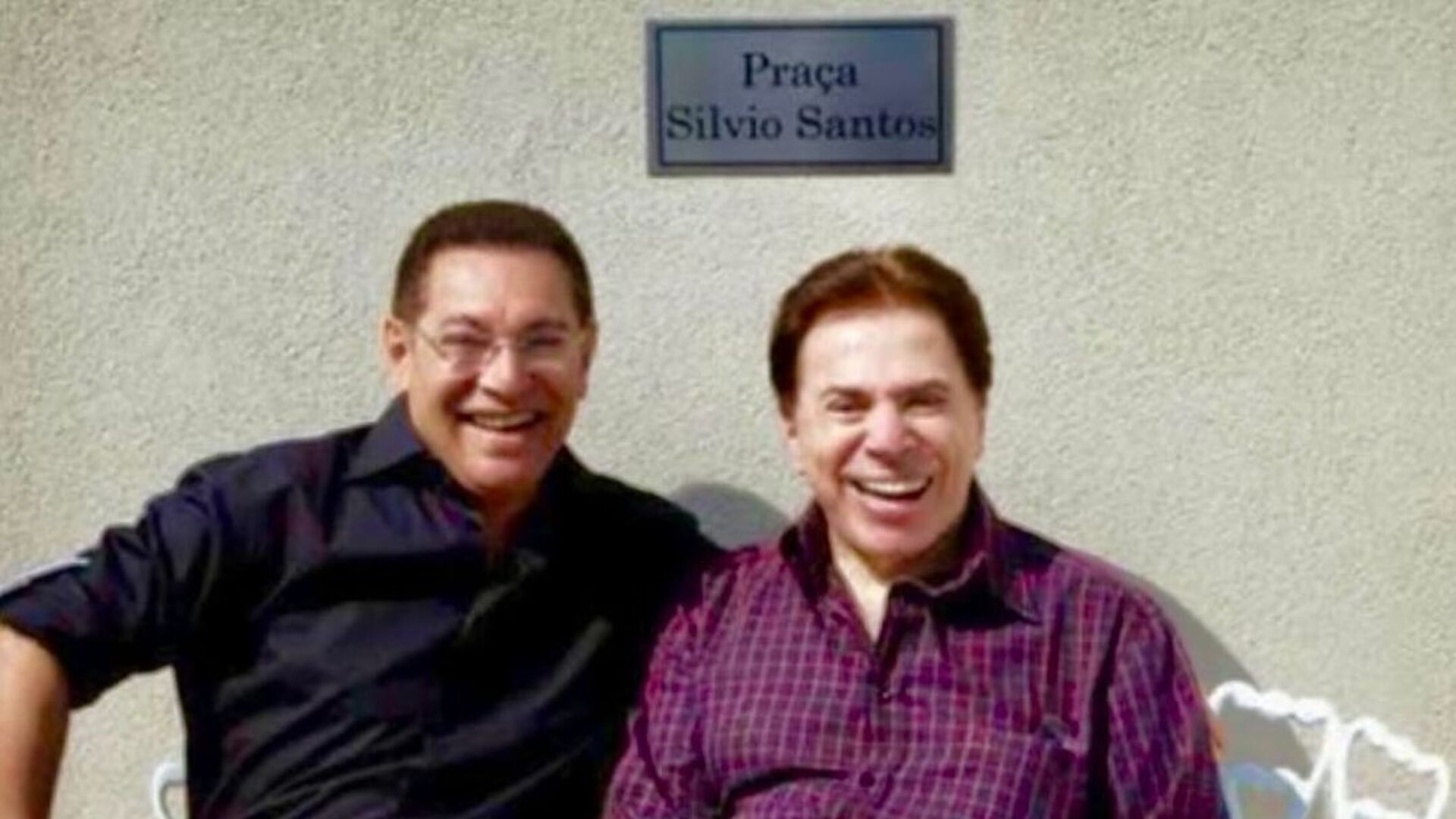 Jassa mostra homenagem em seu salão para Silvio Santos