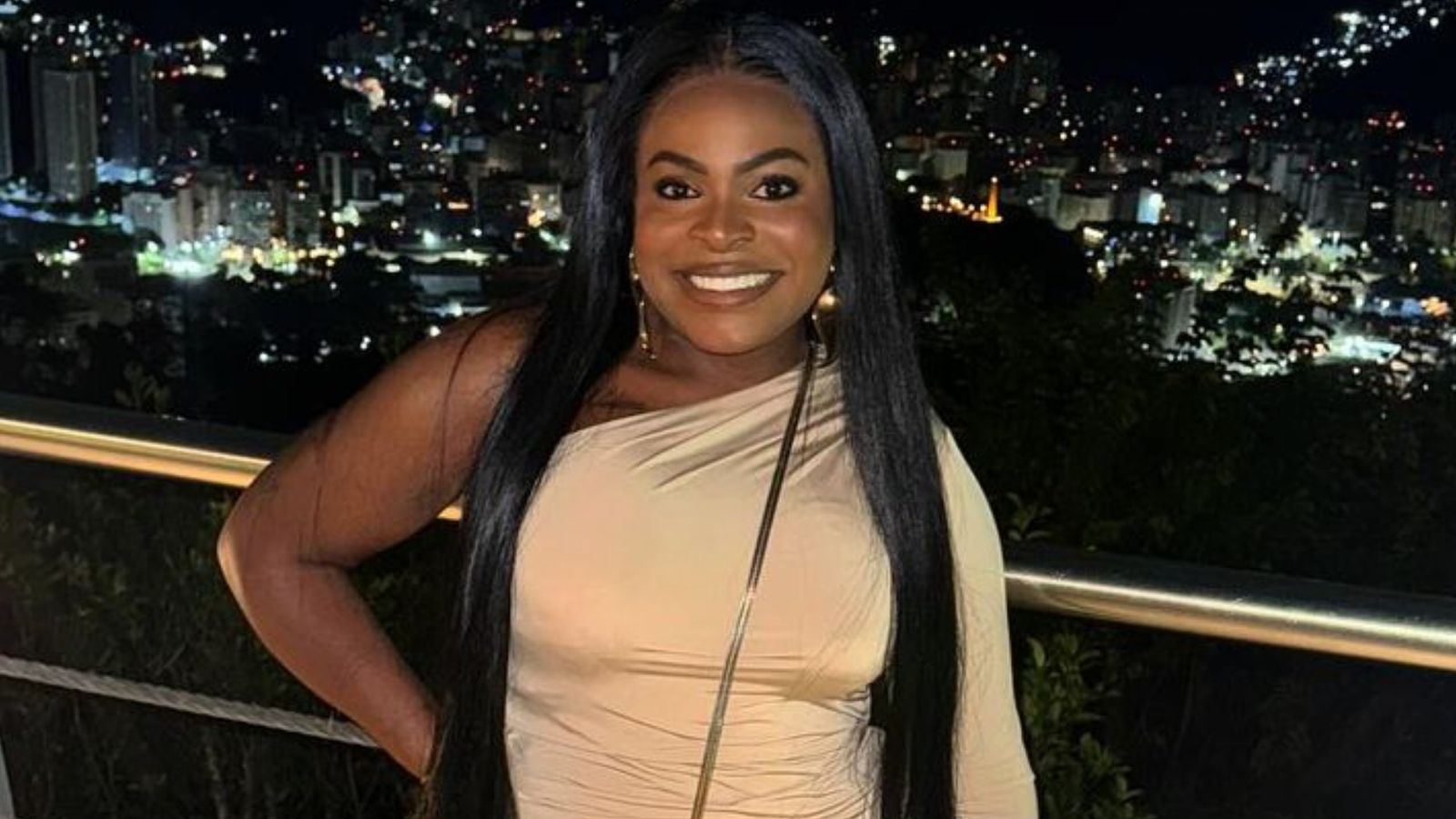 Jojo Todynho chama atenção ao apostar em look justíssimo para evento