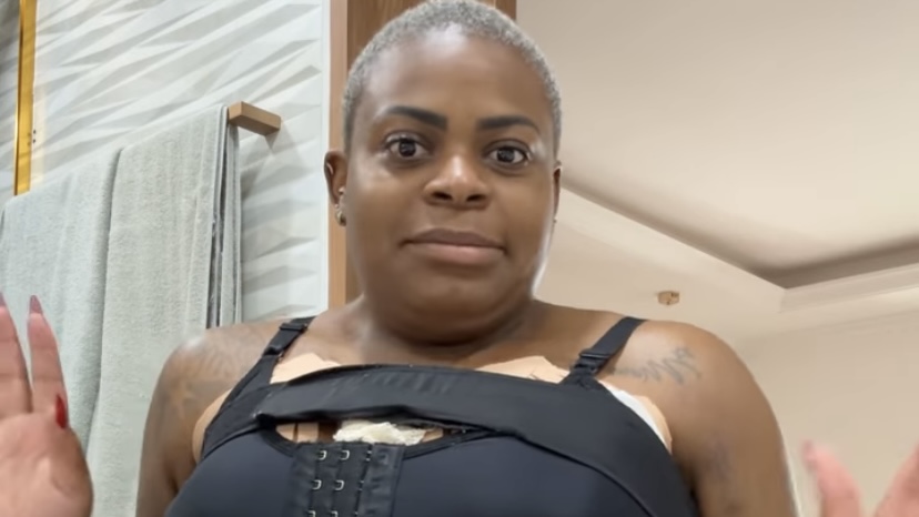 Jojo Todynho exibe cinturinha fina após cirurgias na barriga e nas mamas