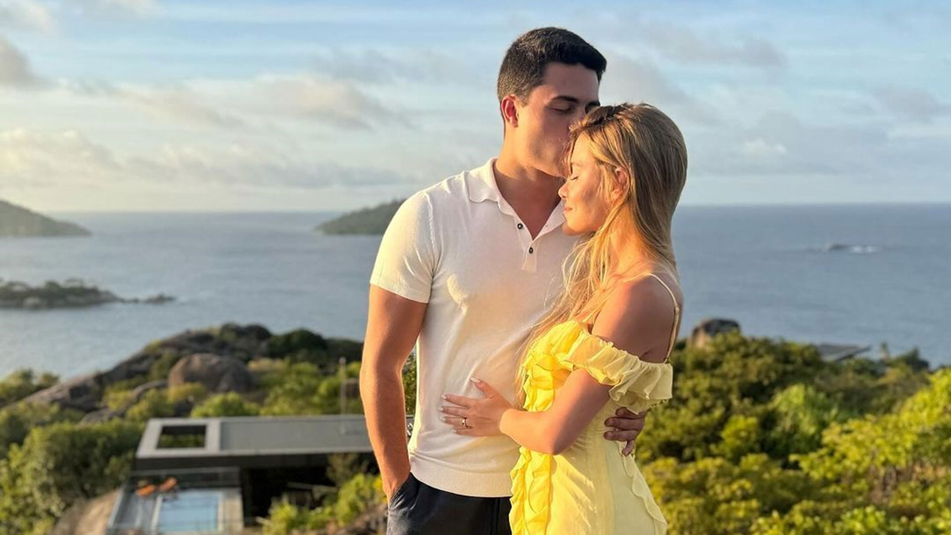Júlia Vieira, nora de Cesar Filho, se diverte com especulações de gravidez