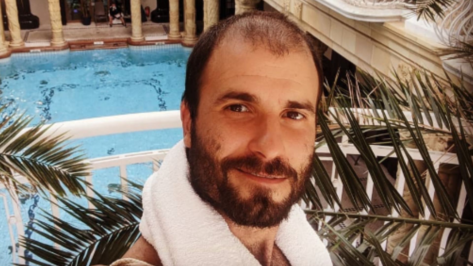 Causa da morte do ator Julian Ortega, da série Elite, vem à tona
