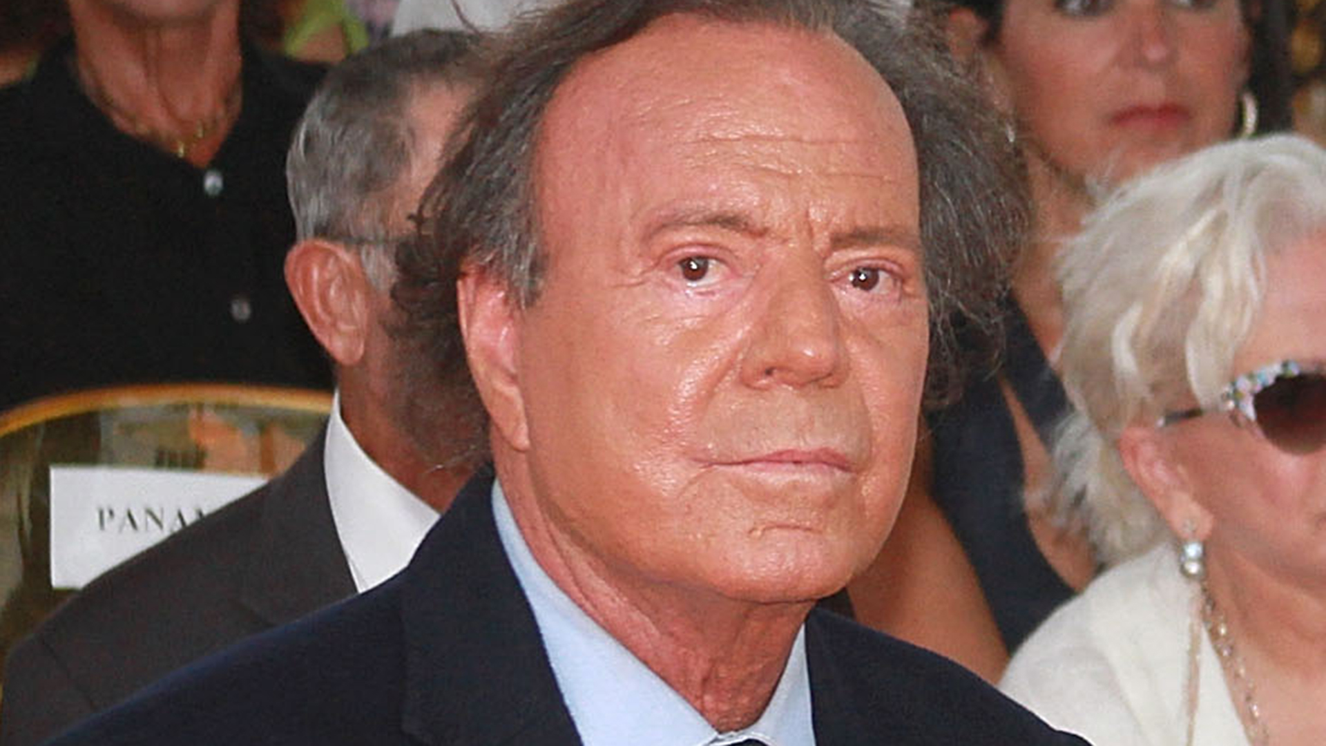 Julio Iglesias faz homenagem para Silvio Santos: ‘Amigo de alma’