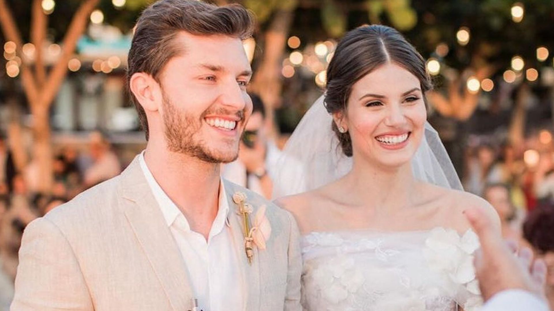 Camila Queiroz e Klebber Toledo celebram 6 anos de casados: ‘Bodas de açúcar’