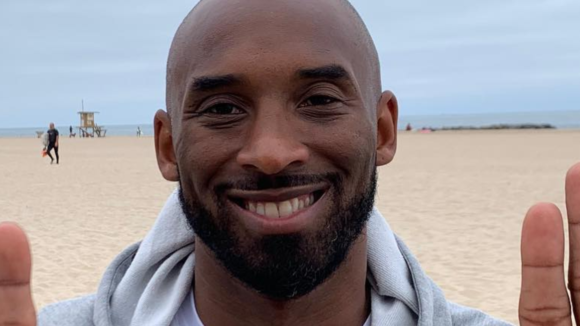 Saiba por qual valor foi adquirida jaqueta usada por Kobe Bryant no último jogo dele