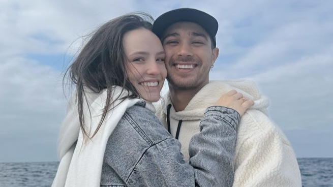 Larissa Manoela lembra primeiros encontros com marido: ‘Eram no estacionamento’