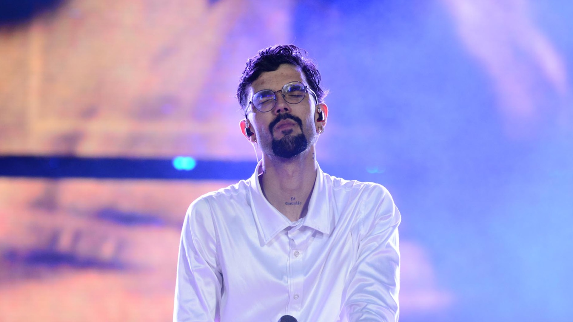 Sertanejo Luan Pereira passa mal e deixa palco antes do fim de show