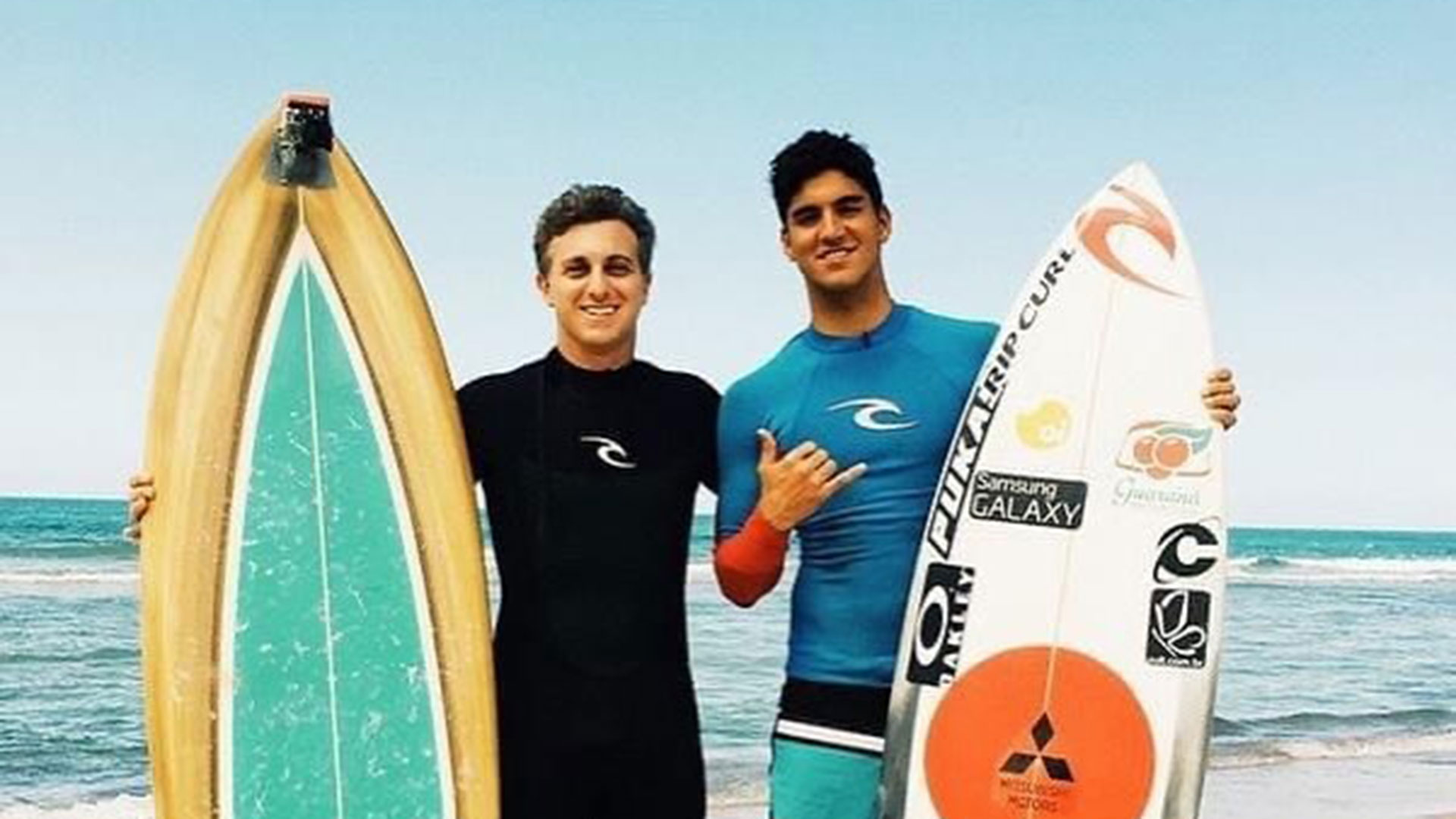 Luciano Huck celebra vitória de Medina e relembra dificuldades do surfista