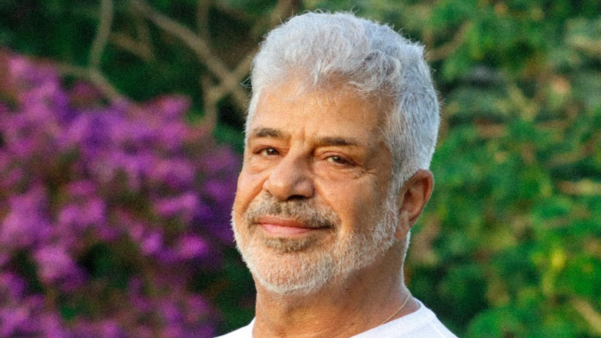 Lulu Santos adia shows após receber alta hospitalar: “Ordem médica”